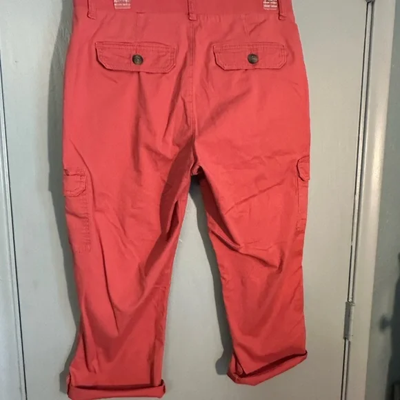 Lee relaxed fit mid rise capris, elastic waistband, 6 pockets, 10, EUC - Picture 7 of 11